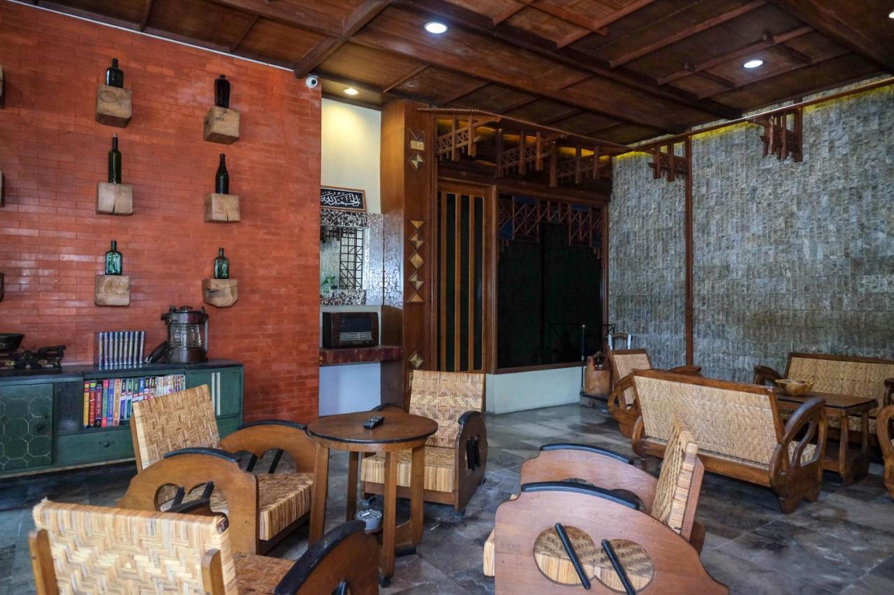 Urbanview Hotel Syariah Wisnugraha By Reddoorz Джок'якарта Екстер'єр фото