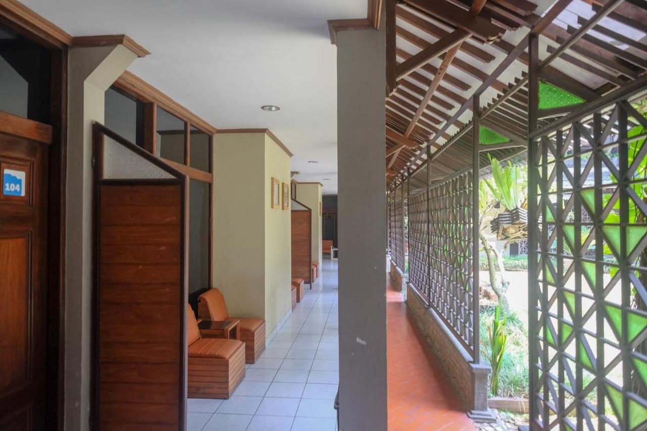 Urbanview Hotel Syariah Wisnugraha By Reddoorz Джок'якарта Екстер'єр фото