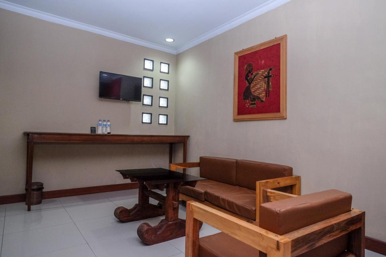 Urbanview Hotel Syariah Wisnugraha By Reddoorz Джок'якарта Екстер'єр фото
