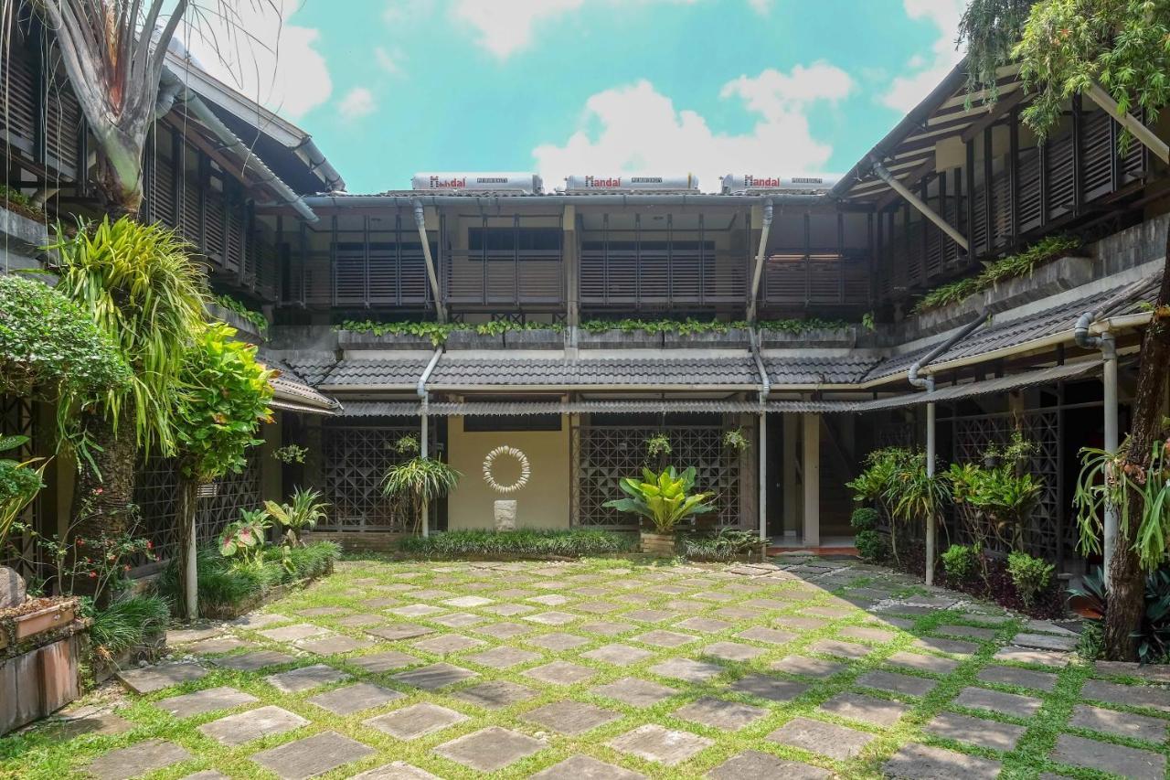 Urbanview Hotel Syariah Wisnugraha By Reddoorz Джок'якарта Екстер'єр фото