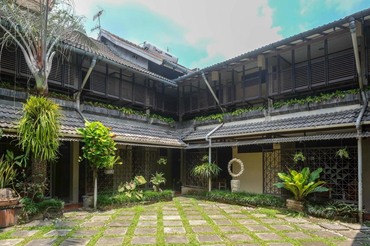 Urbanview Hotel Syariah Wisnugraha By Reddoorz Джок'якарта Екстер'єр фото