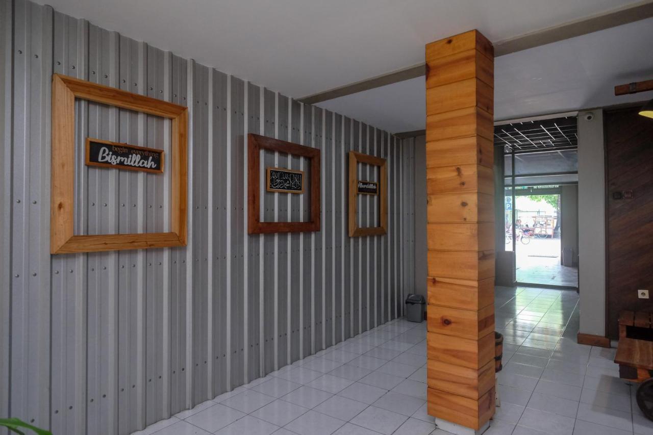 Urbanview Hotel Syariah Wisnugraha By Reddoorz Джок'якарта Екстер'єр фото