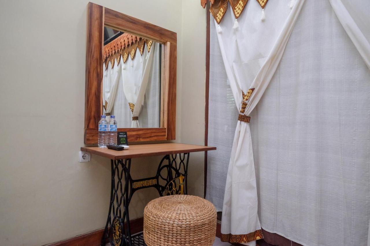 Urbanview Hotel Syariah Wisnugraha By Reddoorz Джок'якарта Екстер'єр фото